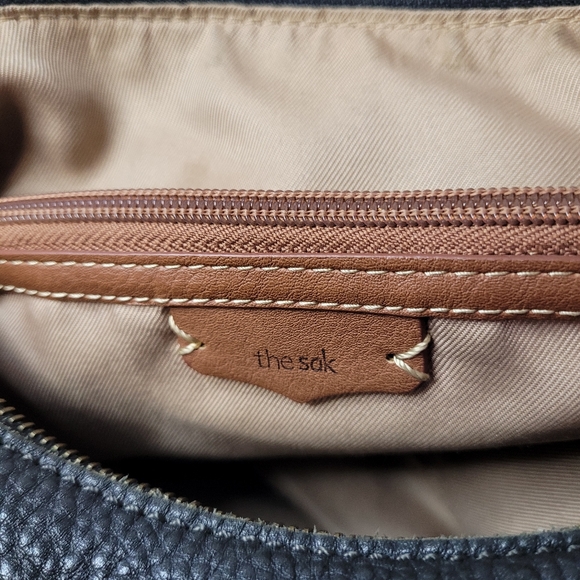 The Sac Pebble Leather Hobo Shoulder Bag - Picture 15 of 16